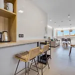 Moderno, Con Vistas Y Garaje A 100 Metros De La Playa *