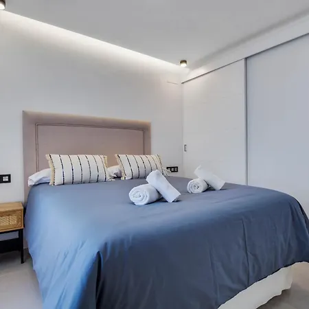 Moderno, Con Vistas Y Garaje A 100 Metros De La Playa *