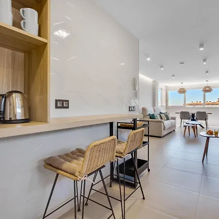 Moderno, Con Vistas Y Garaje A 100 Metros De La Playa *
