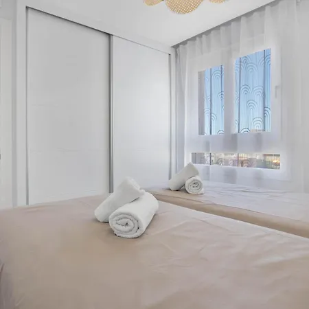Apartment Moderno, Con Vistas Y Garaje A 100 Metros De La Playa *