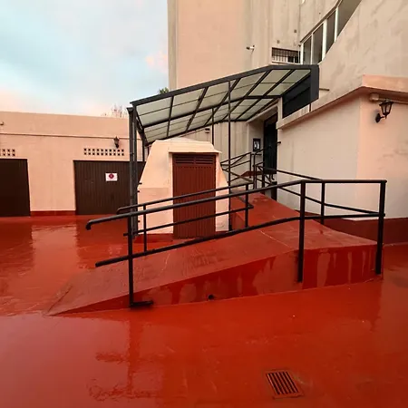 Moderno, Con Vistas Y Garaje A 100 Metros De La Playa *