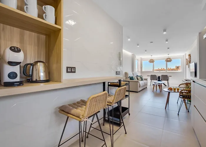 Moderno, Con Vistas Y Garaje A 100 Metros De La Playa *