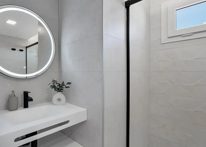 Moderno, Con Vistas Y Garaje A 100 Metros De La Playa Appartamento *