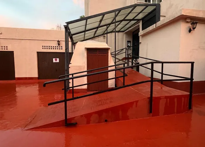 Moderno, Con Vistas Y Garaje A 100 Metros De La Playa *