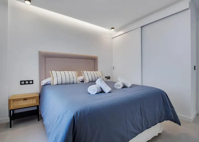 Moderno, Con Vistas Y Garaje A 100 Metros De La Playa *