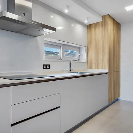 Moderno, Con Vistas Y Garaje A 100 Metros De La Playa Lejlighed *