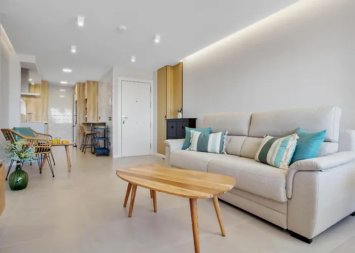 Apartamento Moderno, Con Vistas Y Garaje A 100 Metros De La Playa